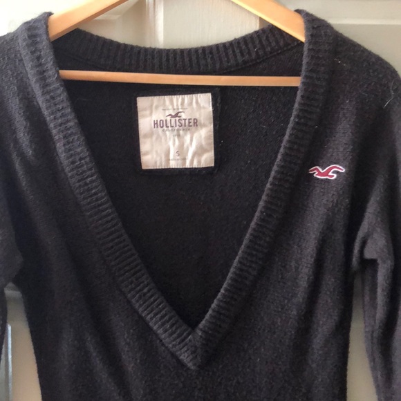 Elongated v-neck sweater - Picture 2 of 3